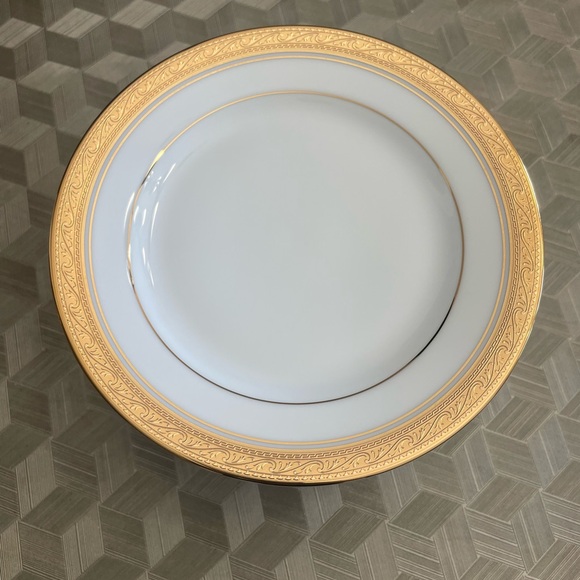 Noritake Fine Porcelain CRESTWOOD Gold Bread and Butter Plate Set of 8 Plates - Picture 1 of 10